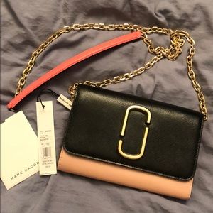 Marc Jacobs wallet with tag and chain strap 🤩🤩🤩